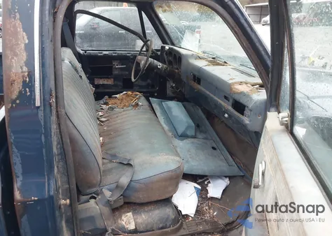 1984 Chevrolet C10 z USA, uszkodzony, nr VIN 1GCCC14H1EF367259